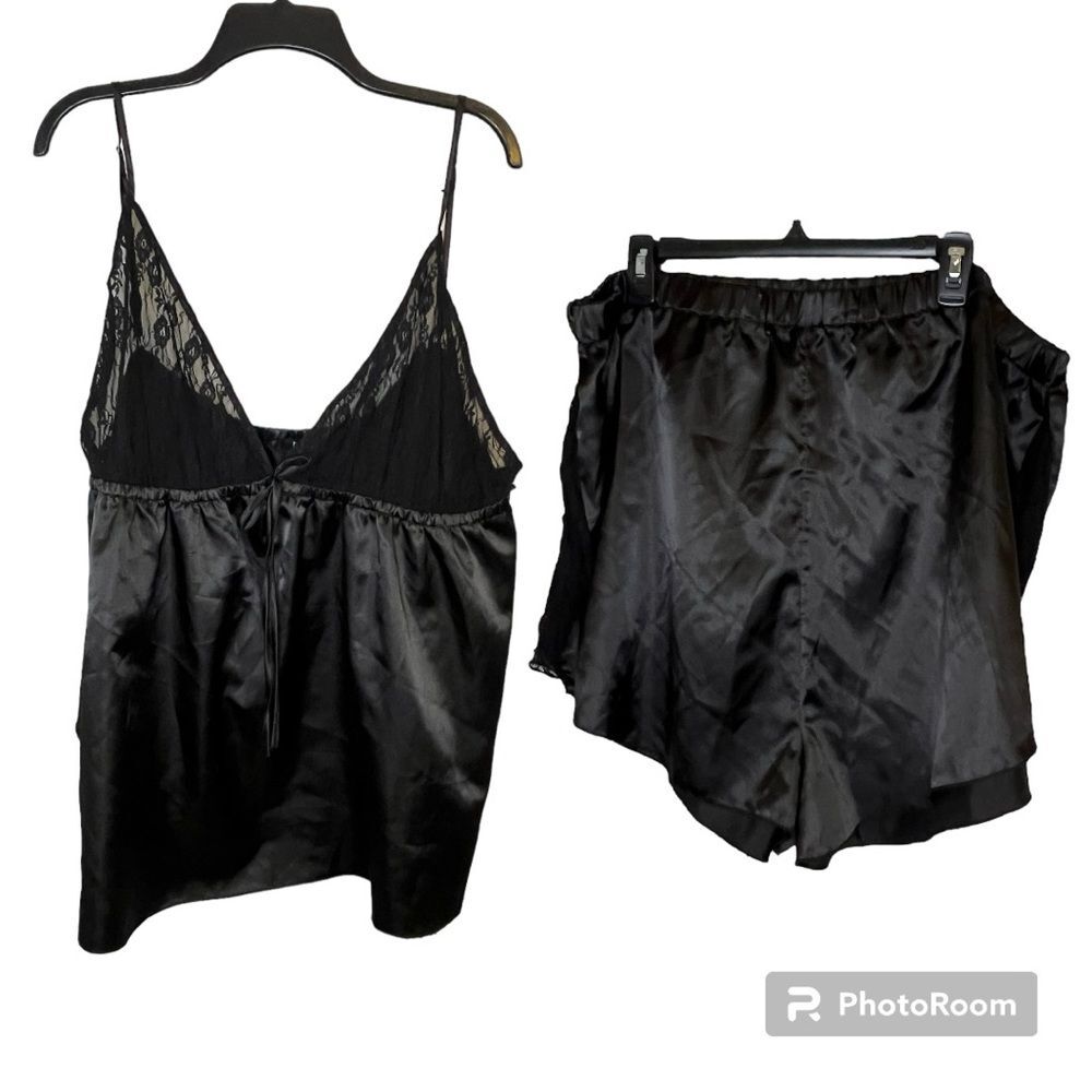 Boohoo Black Two-Piece Tank and Shorts Pajama Set Size 22